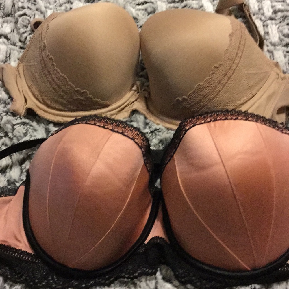 2 38DDD bras with lace